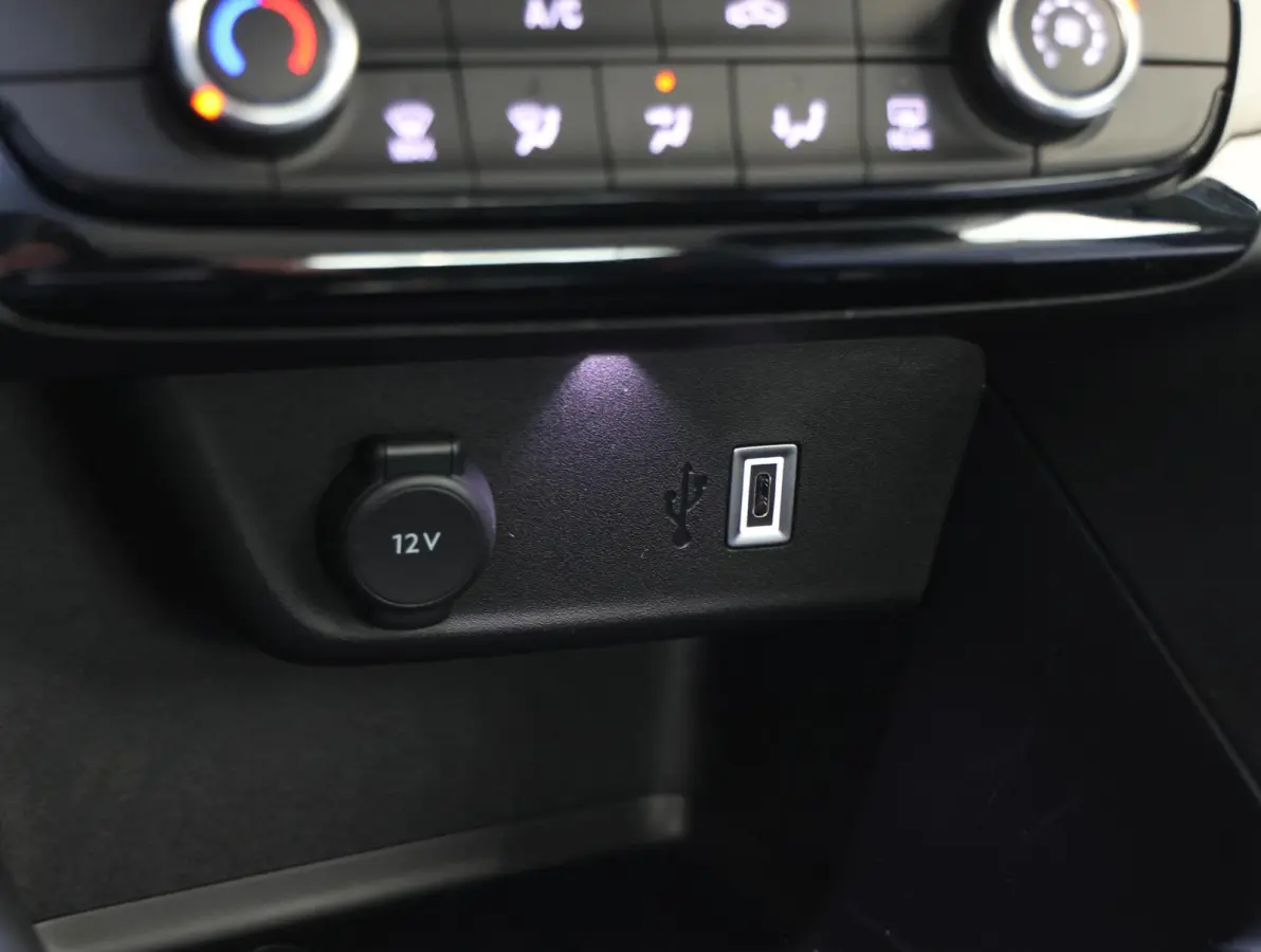 Edition Hybrid 110 pk Automaat | Tot 8 jaar Garantie | Apple Carplay/Android Auto | Achteruitrijcamera | Airco | Parkeersensoren rondom | Dodehoekbewaking