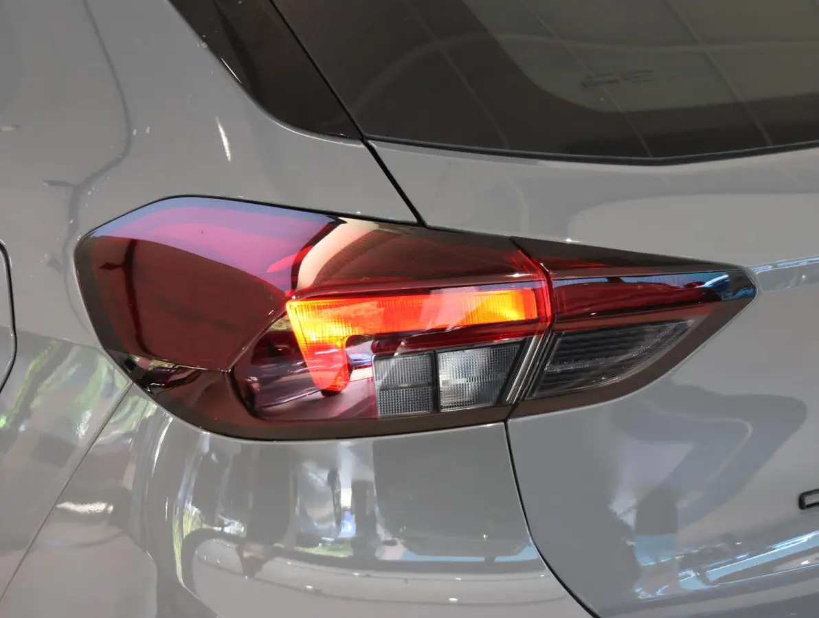 Edition Hybrid 110 pk Automaat | Tot 8 jaar Garantie | Apple Carplay/Android Auto | Achteruitrijcamera | Airco | Parkeersensoren rondom | Dodehoekbewaking