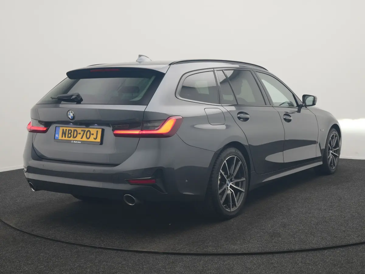330e PHEV 293pk Dealer O.H. | Panodak | Adaptive Cruise | Head Up | 360 Camera | Laser LED | Lederen Sportstoelen Memory & Verwarmd | Sfeerverlichting | BLIS | Keyless | Apple Carplay | Navi