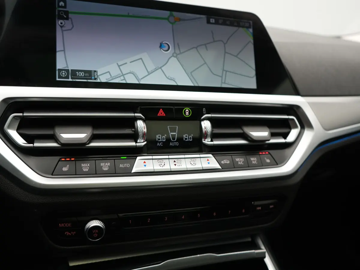 330e PHEV 293pk Dealer O.H. | Panodak | Adaptive Cruise | Head Up | 360 Camera | Laser LED | Lederen Sportstoelen Memory & Verwarmd | Sfeerverlichting | BLIS | Keyless | Apple Carplay | Navi