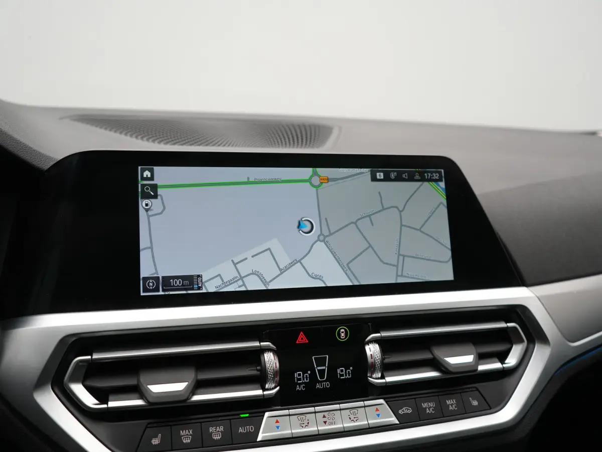 330e PHEV 293pk Dealer O.H. | Panodak | Adaptive Cruise | Head Up | 360 Camera | Laser LED | Lederen Sportstoelen Memory & Verwarmd | Sfeerverlichting | BLIS | Keyless | Apple Carplay | Navi