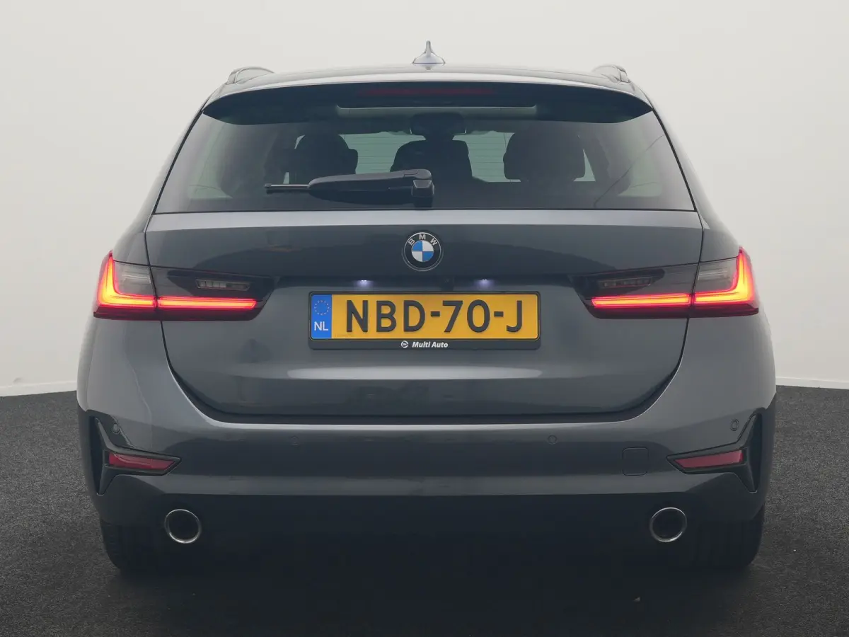 330e PHEV 293pk Dealer O.H. | Panodak | Adaptive Cruise | Head Up | 360 Camera | Laser LED | Lederen Sportstoelen Memory & Verwarmd | Sfeerverlichting | BLIS | Keyless | Apple Carplay | Navi