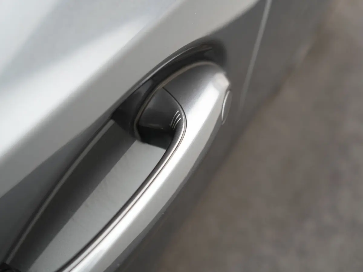 330e PHEV 293pk Dealer O.H. | Panodak | Adaptive Cruise | Head Up | 360 Camera | Laser LED | Lederen Sportstoelen Memory & Verwarmd | Sfeerverlichting | BLIS | Keyless | Apple Carplay | Navi