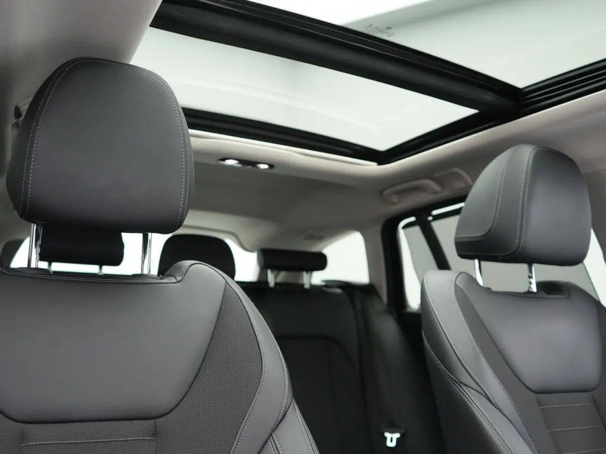 330e PHEV 293pk Dealer O.H. | Panodak | Adaptive Cruise | Head Up | 360 Camera | Laser LED | Lederen Sportstoelen Memory & Verwarmd | Sfeerverlichting | BLIS | Keyless | Apple Carplay | Navi