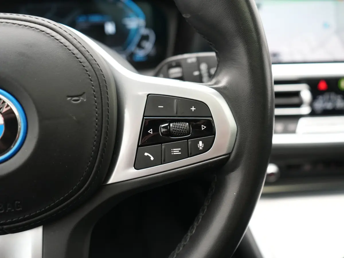 330e PHEV 293pk Dealer O.H. | Panodak | Adaptive Cruise | Head Up | 360 Camera | Laser LED | Lederen Sportstoelen Memory & Verwarmd | Sfeerverlichting | BLIS | Keyless | Apple Carplay | Navi