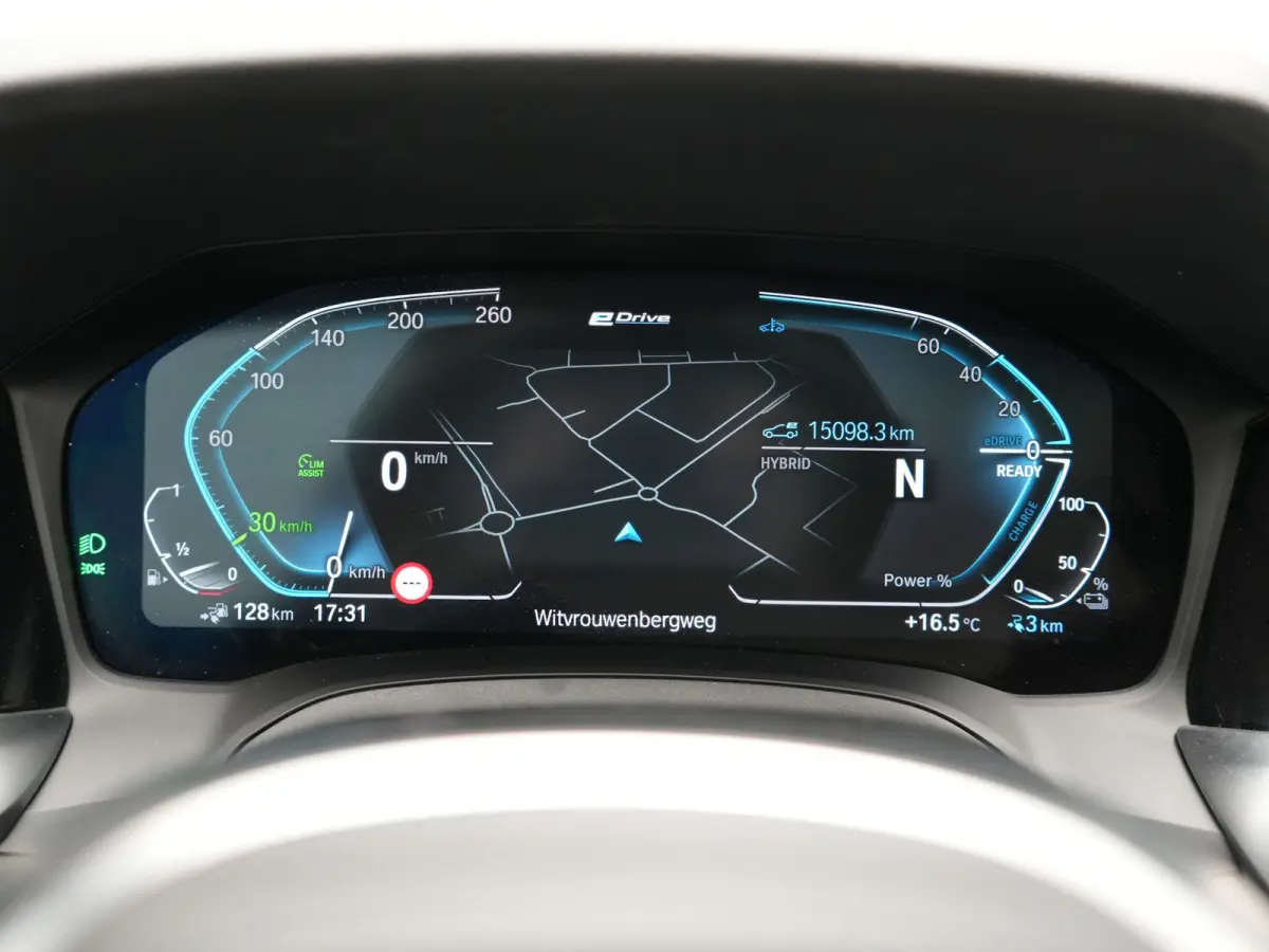 330e PHEV 293pk Dealer O.H. | Panodak | Adaptive Cruise | Head Up | 360 Camera | Laser LED | Lederen Sportstoelen Memory & Verwarmd | Sfeerverlichting | BLIS | Keyless | Apple Carplay | Navi