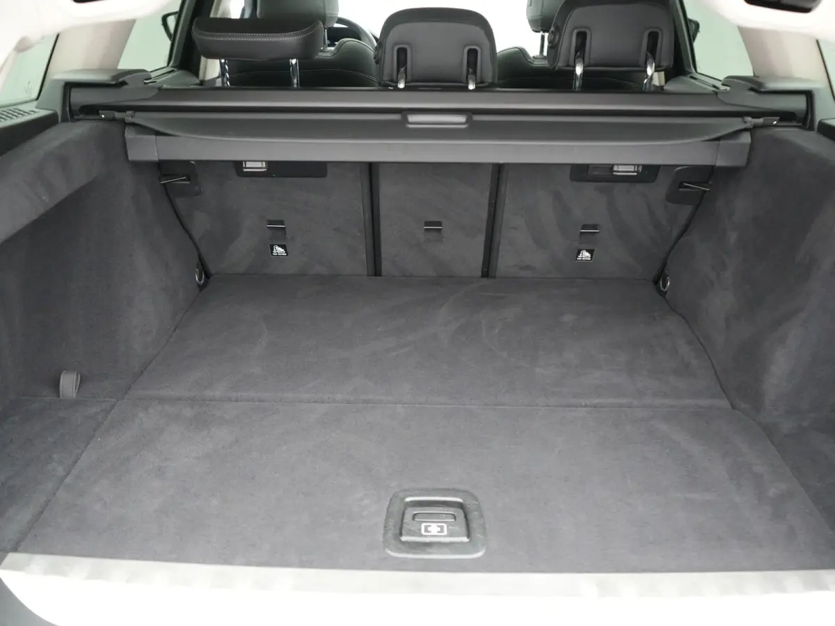 330e PHEV 293pk Dealer O.H. | Panodak | Adaptive Cruise | Head Up | 360 Camera | Laser LED | Lederen Sportstoelen Memory & Verwarmd | Sfeerverlichting | BLIS | Keyless | Apple Carplay | Navi