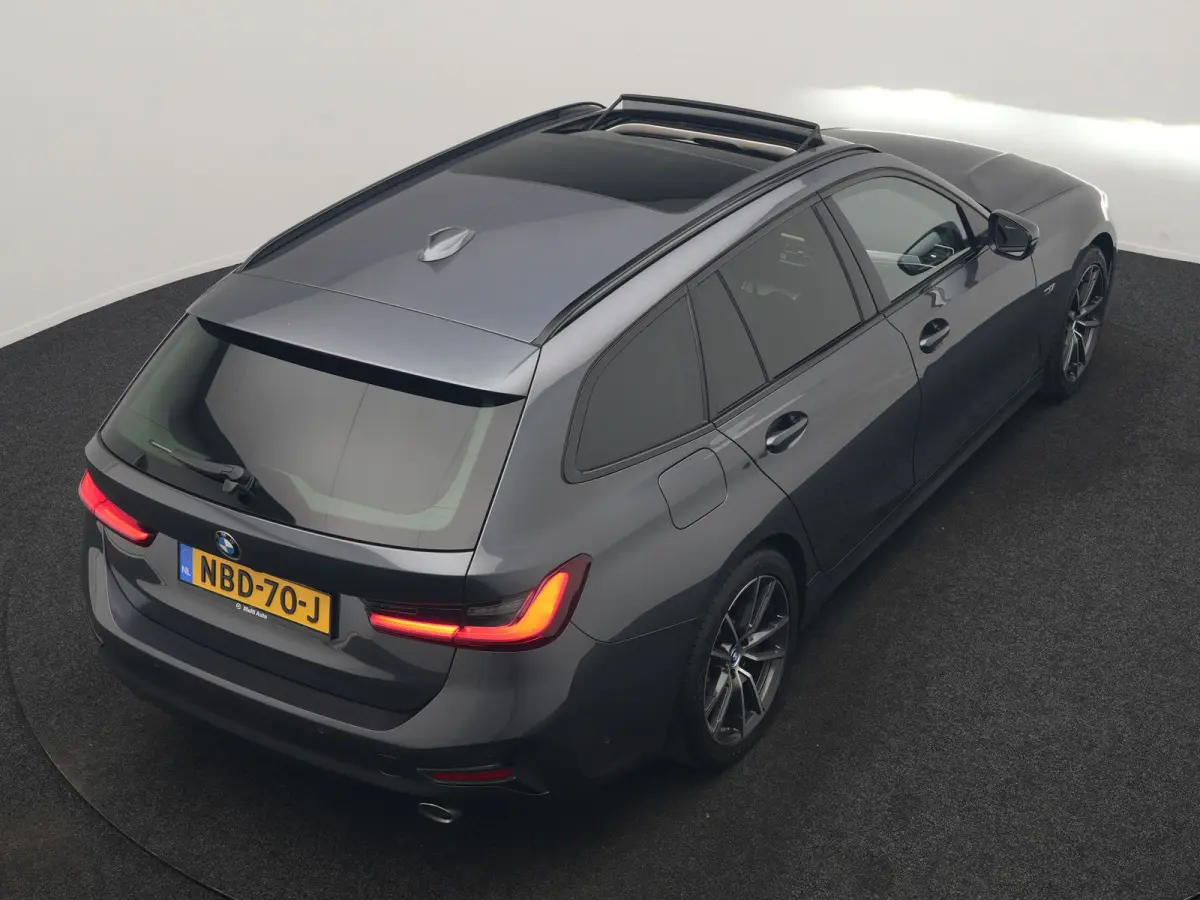 330e PHEV 293pk Dealer O.H. | Panodak | Adaptive Cruise | Head Up | 360 Camera | Laser LED | Lederen Sportstoelen Memory & Verwarmd | Sfeerverlichting | BLIS | Keyless | Apple Carplay | Navi