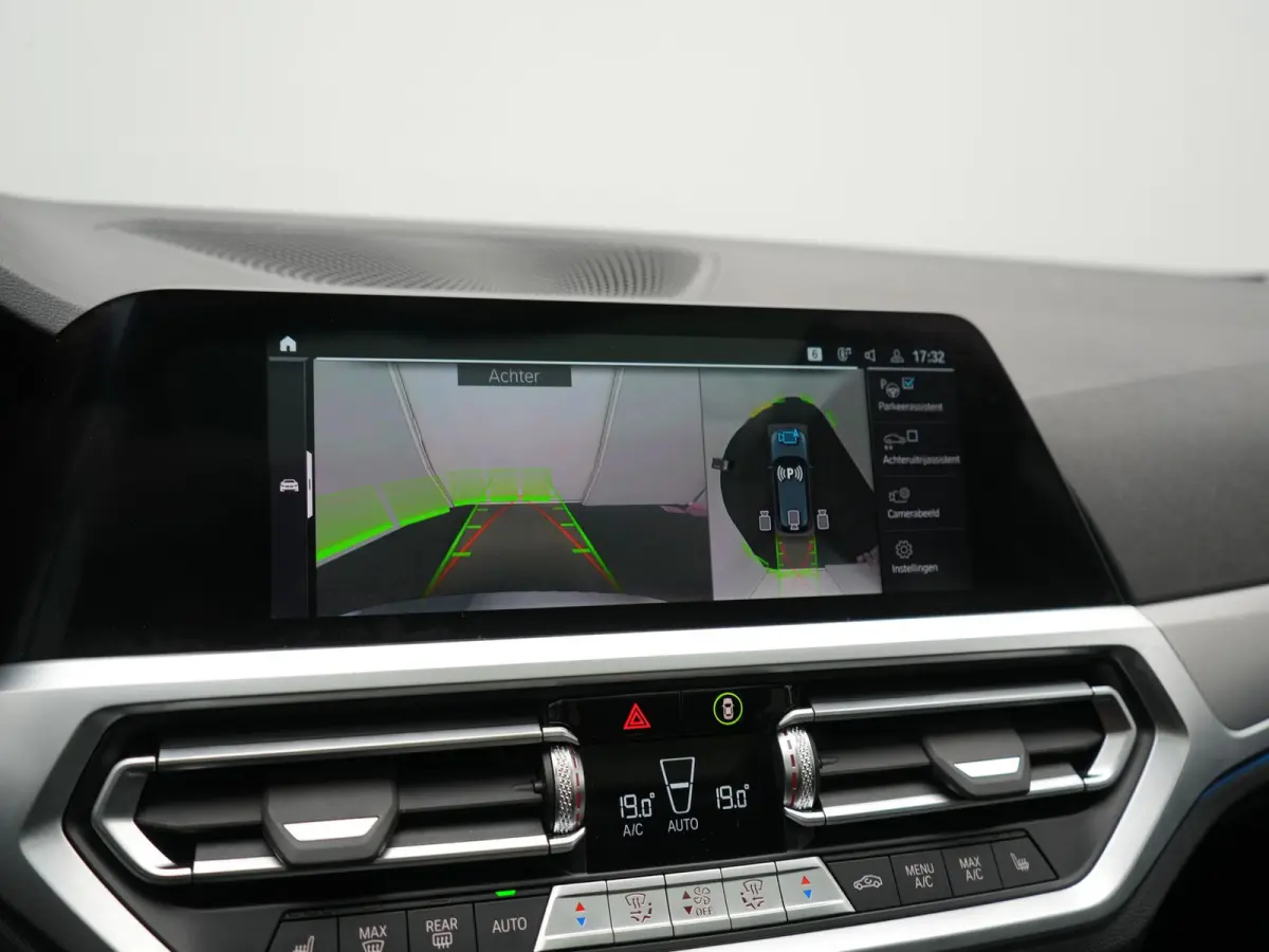 330e PHEV 293pk Dealer O.H. | Panodak | Adaptive Cruise | Head Up | 360 Camera | Laser LED | Lederen Sportstoelen Memory & Verwarmd | Sfeerverlichting | BLIS | Keyless | Apple Carplay | Navi