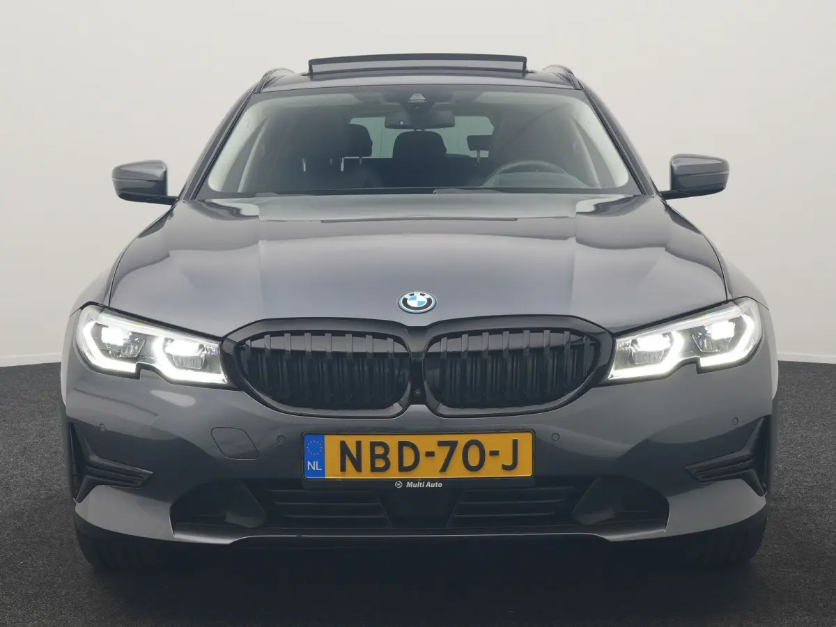330e PHEV 293pk Dealer O.H. | Panodak | Adaptive Cruise | Head Up | 360 Camera | Laser LED | Lederen Sportstoelen Memory & Verwarmd | Sfeerverlichting | BLIS | Keyless | Apple Carplay | Navi
