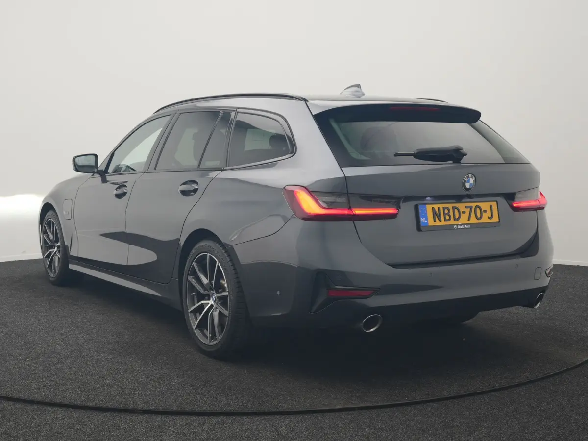 330e PHEV 293pk Dealer O.H. | Panodak | Adaptive Cruise | Head Up | 360 Camera | Laser LED | Lederen Sportstoelen Memory & Verwarmd | Sfeerverlichting | BLIS | Keyless | Apple Carplay | Navi