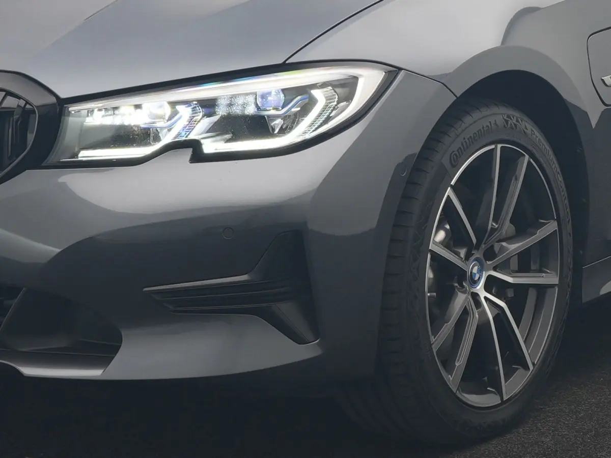 330e PHEV 293pk Dealer O.H. | Panodak | Adaptive Cruise | Head Up | 360 Camera | Laser LED | Lederen Sportstoelen Memory & Verwarmd | Sfeerverlichting | BLIS | Keyless | Apple Carplay | Navi
