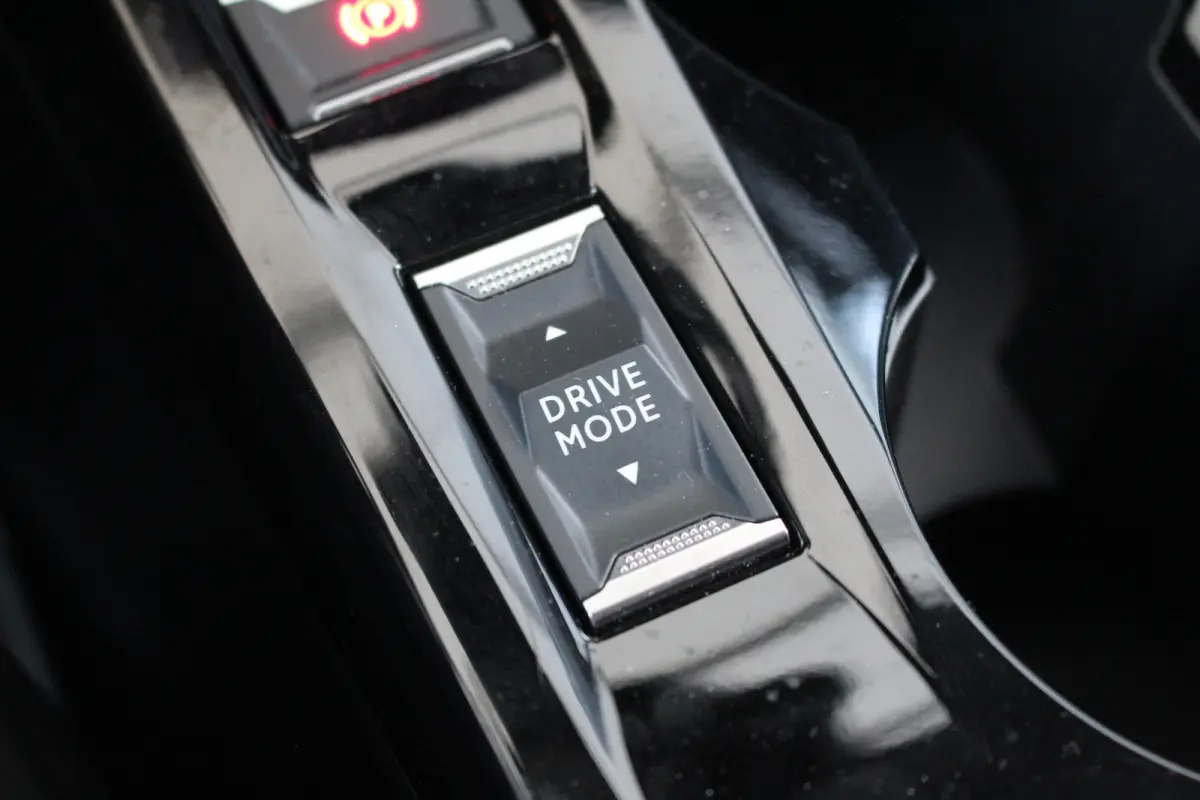 1.2 Hybrid 110 e-DCS6 Allure | Drive Assist | Camera V+A | Dodehoeksens. | Navi | LED | Carplay | Drive Assist | Camera V+A | Dodehoeksens. | Navi | LED | Carplay |