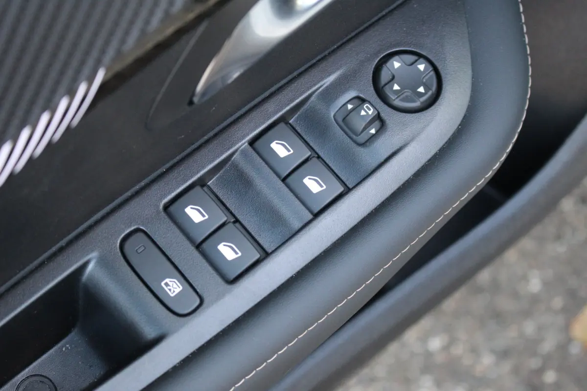 1.2 Hybrid 110 e-DCS6 Allure | Drive Assist | Camera V+A | Dodehoeksens. | Navi | LED | Carplay | Drive Assist | Camera V+A | Dodehoeksens. | Navi | LED | Carplay |