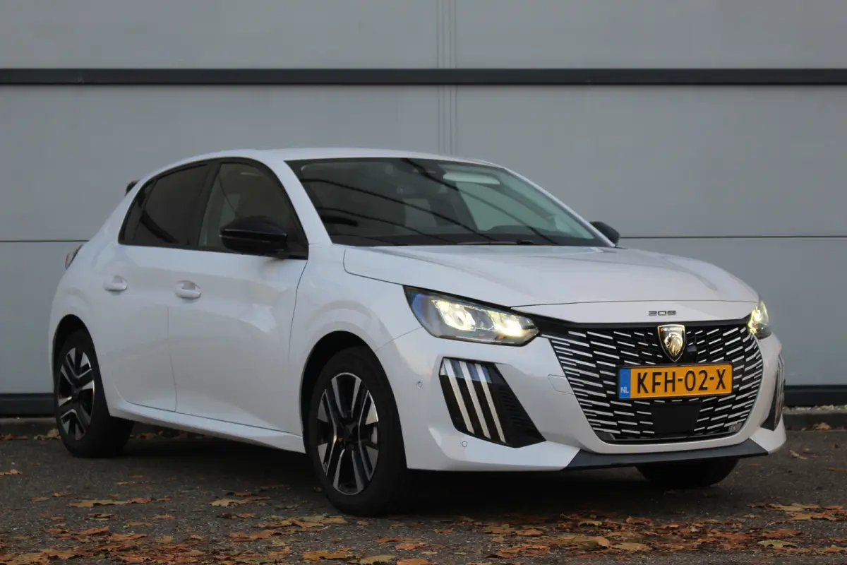 1.2 Hybrid 110 e-DCS6 Allure | Drive Assist | Camera V+A | Dodehoeksens. | Navi | LED | Carplay | Drive Assist | Camera V+A | Dodehoeksens. | Navi | LED | Carplay |