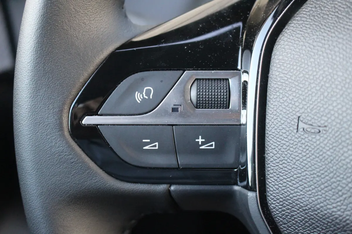 1.2 Hybrid 110 e-DCS6 Allure | Drive Assist | Camera V+A | Dodehoeksens. | Navi | LED | Carplay | Drive Assist | Camera V+A | Dodehoeksens. | Navi | LED | Carplay |