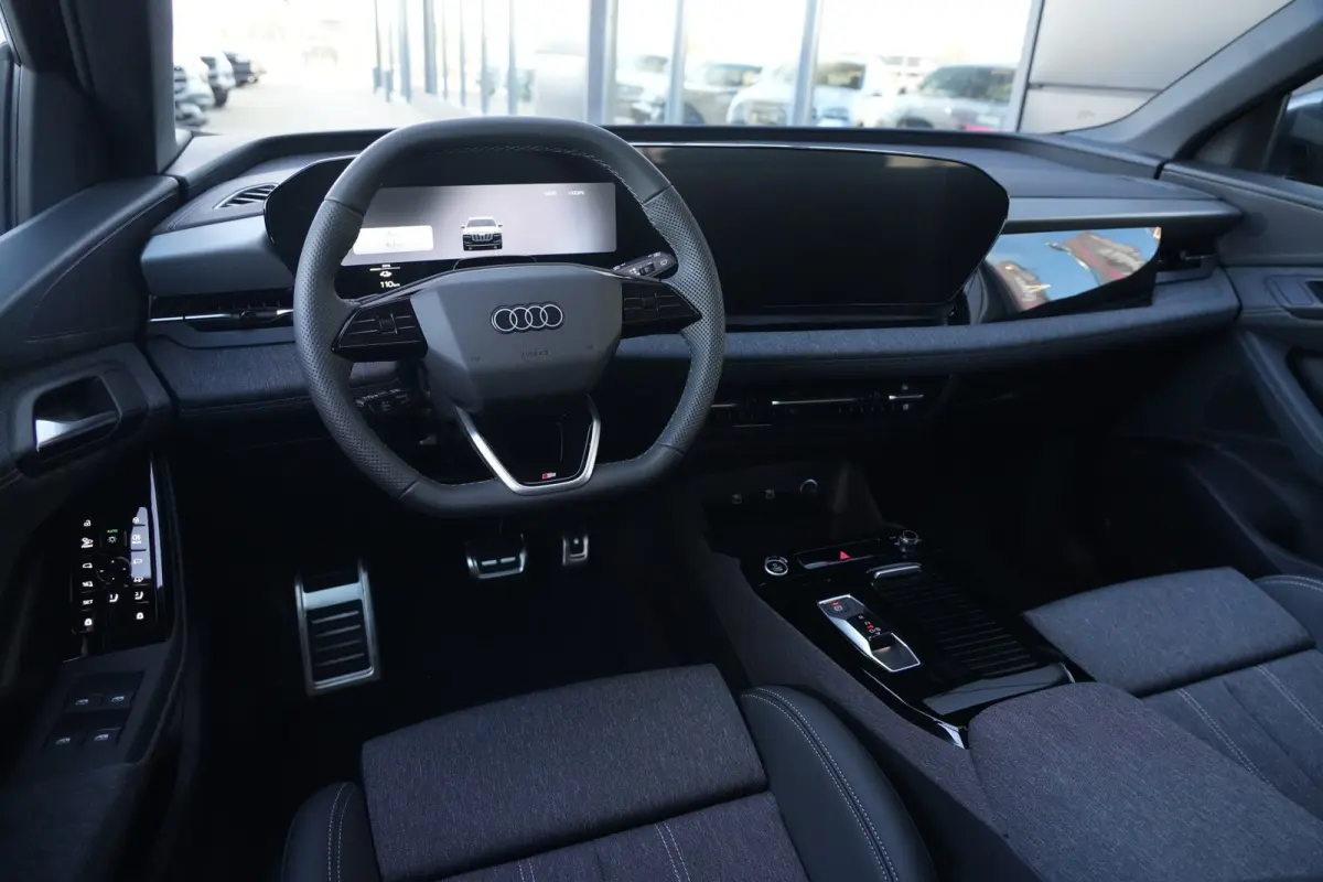 S edition quattro 100 kWh | 428 PK | Panoramadak | Trekhaak | 360 camera | Audi Q6 e-tron S edition quattro met 428 PK en een volledig elektrische aandrijflijn met 100 kWh accupakket en quat