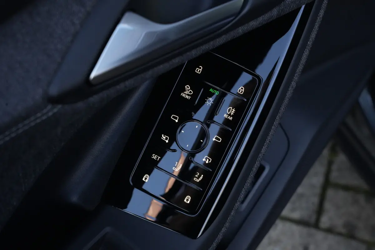 S edition quattro 100 kWh | 428 PK | Panoramadak | Trekhaak | 360 camera | Audi Q6 e-tron S edition quattro met 428 PK en een volledig elektrische aandrijflijn met 100 kWh accupakket en quat