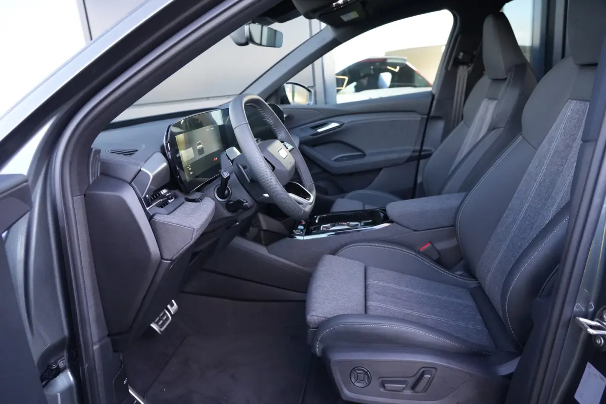 S edition quattro 100 kWh | 428 PK | Panoramadak | Trekhaak | 360 camera | Audi Q6 e-tron S edition quattro met 428 PK en een volledig elektrische aandrijflijn met 100 kWh accupakket en quat