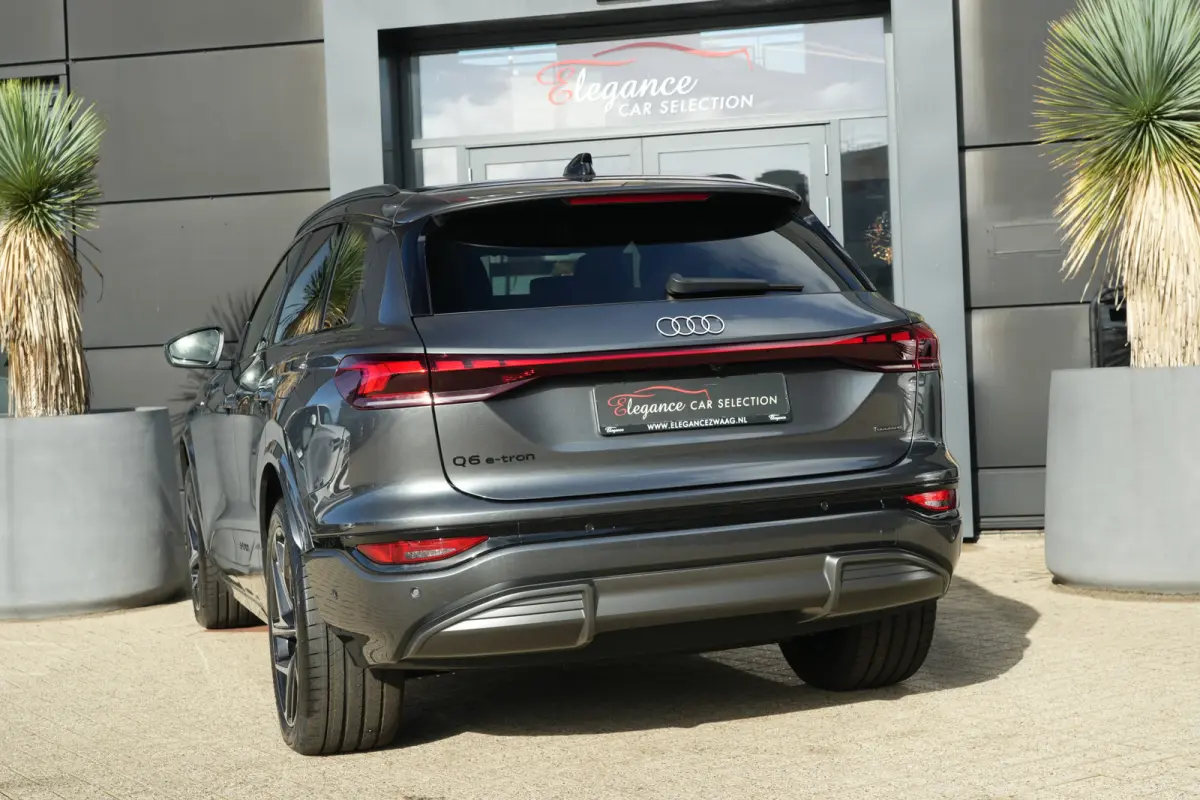 S edition quattro 100 kWh | 428 PK | Panoramadak | Trekhaak | 360 camera | Audi Q6 e-tron S edition quattro met 428 PK en een volledig elektrische aandrijflijn met 100 kWh accupakket en quat
