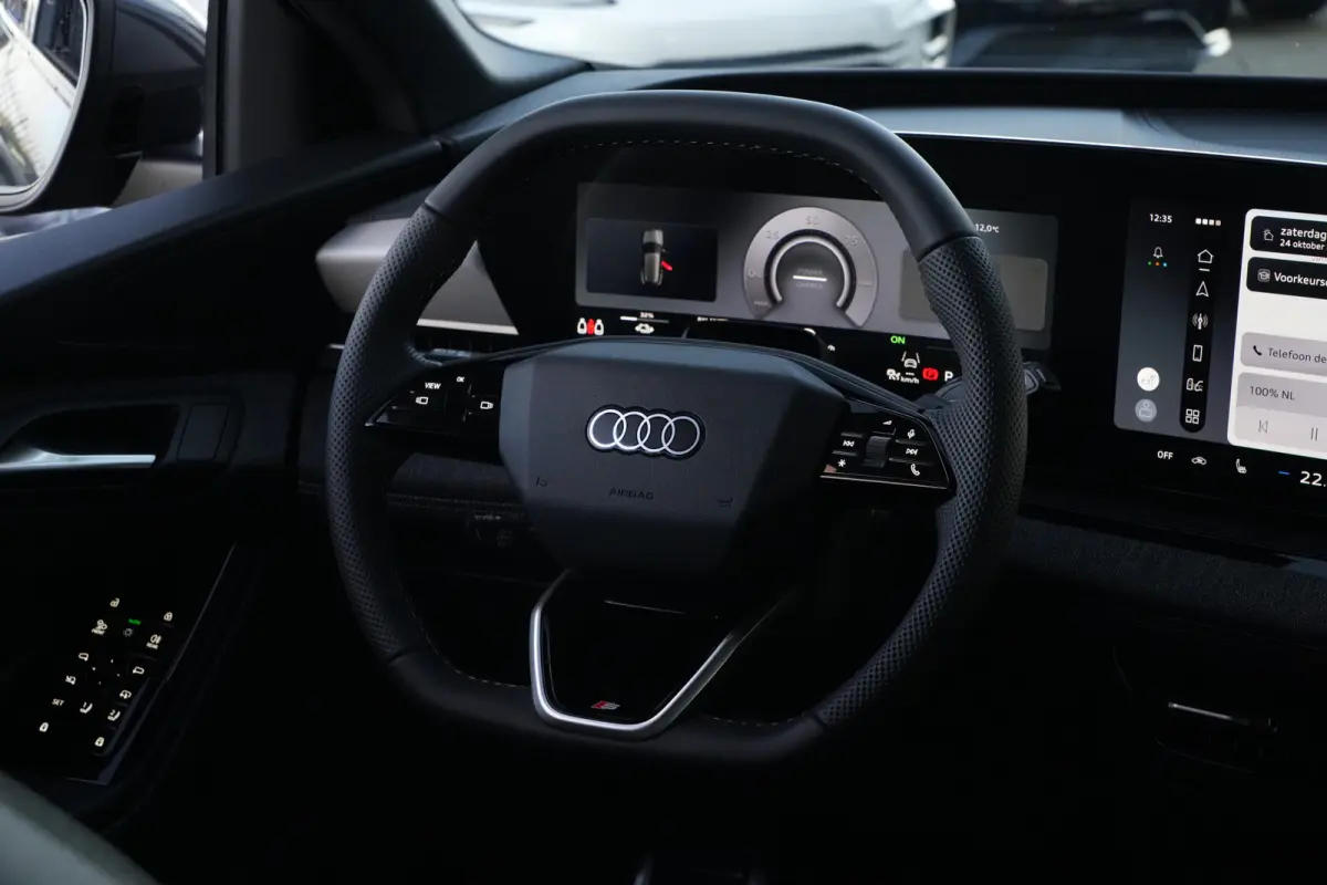 S edition quattro 100 kWh | 428 PK | Panoramadak | Trekhaak | 360 camera | Audi Q6 e-tron S edition quattro met 428 PK en een volledig elektrische aandrijflijn met 100 kWh accupakket en quat