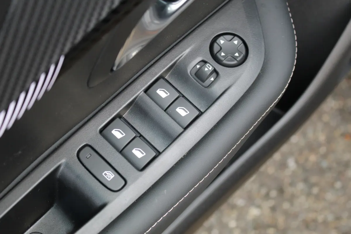 1.2 Hybrid 110 e-DCS6 Allure | Drive Assist | Camera V+A | Dodehoeksens. | Navi | LED | Carplay | Drive Assist | Camera V+A | Dodehoeksens. | Navi | LED | Carplay |
