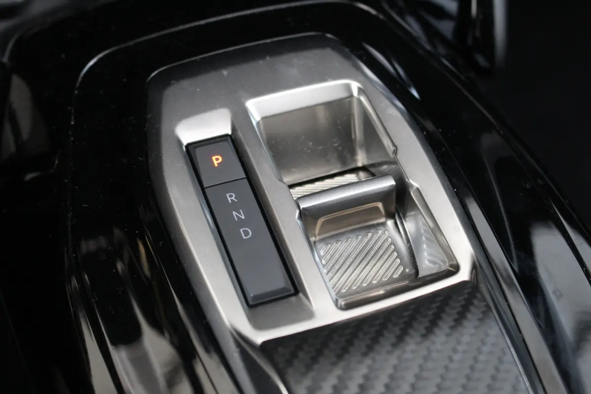 1.2 Hybrid 110 e-DCS6 Allure | Drive Assist | Camera V+A | Dodehoeksens. | Navi | LED | Carplay | Drive Assist | Camera V+A | Dodehoeksens. | Navi | LED | Carplay |