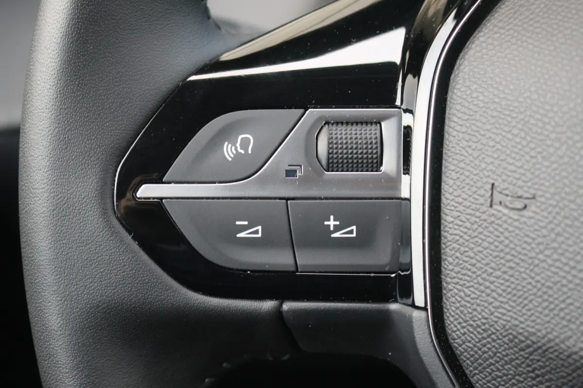 1.2 Hybrid 110 e-DCS6 Allure | Drive Assist | Camera V+A | Dodehoeksens. | Navi | LED | Carplay | Drive Assist | Camera V+A | Dodehoeksens. | Navi | LED | Carplay |