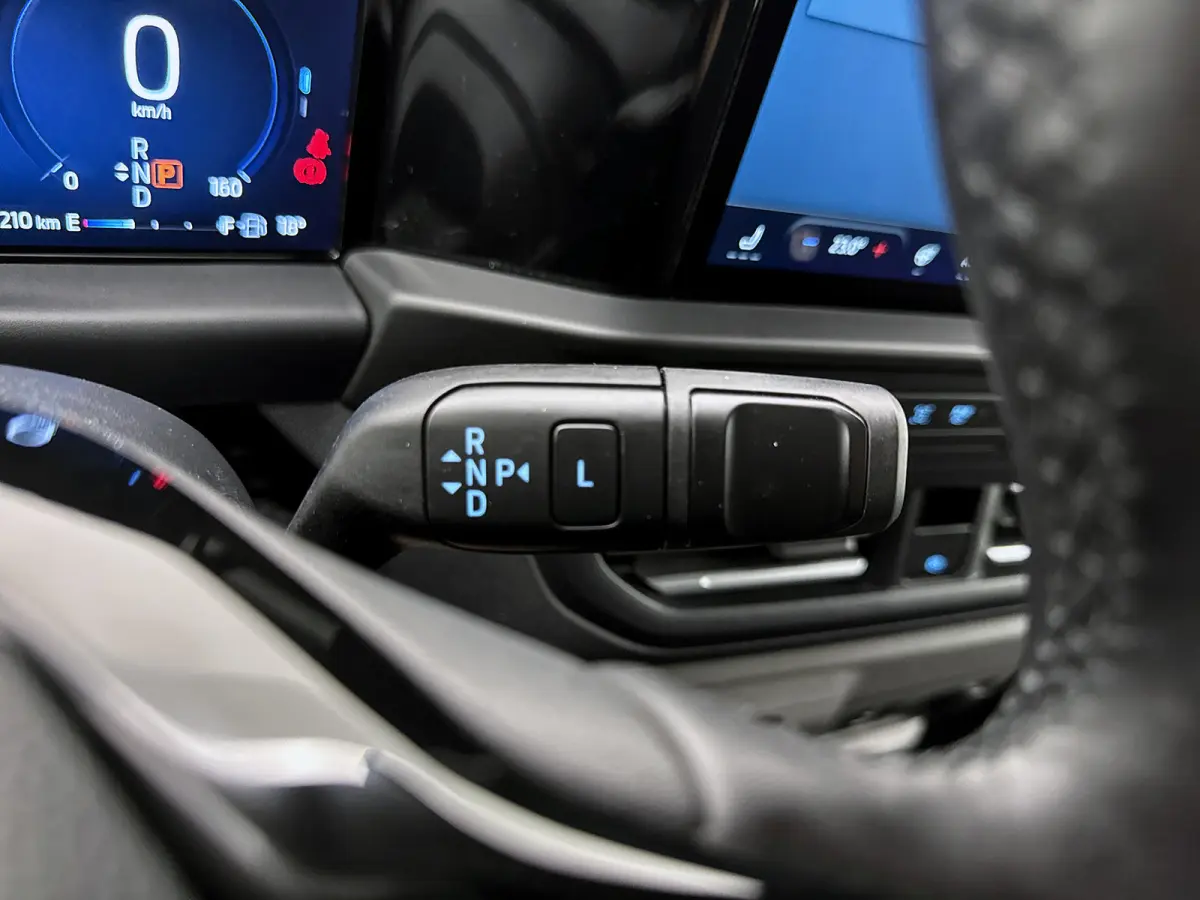 340 2.5 PHEV L2H1 Limited 9-persoons 233pk Led Carplay Camera Hybride