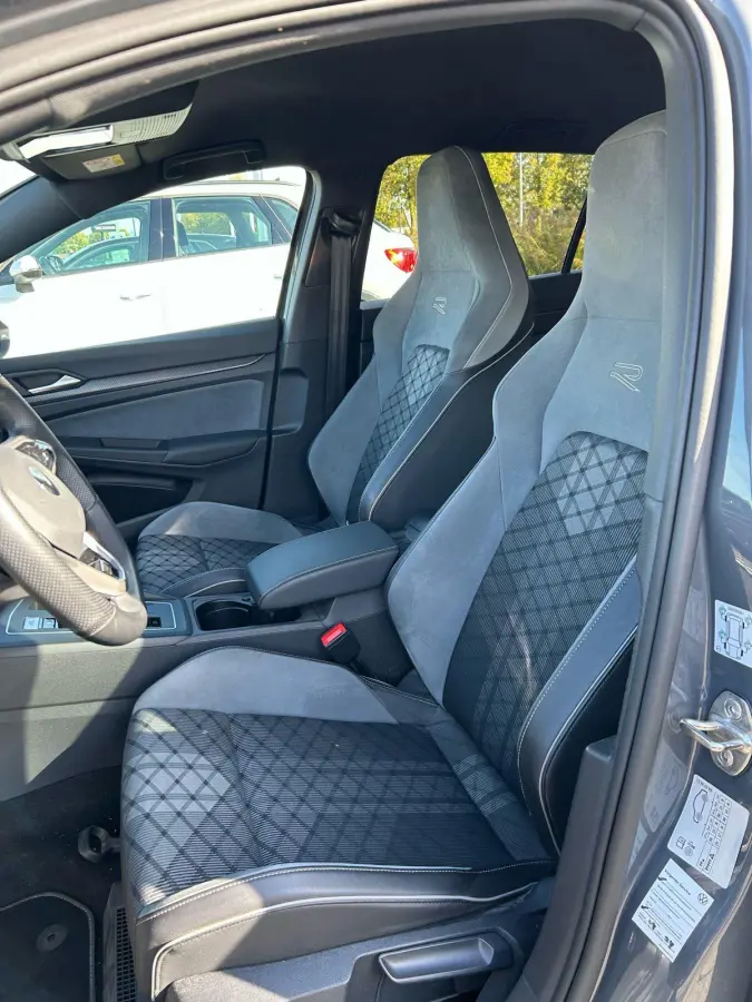 1.5 eTSI R-Line | Automaat | Navigatie | Camera | Apple carplay | 18 Inch Velgen | Airco | Stoelverwarming |