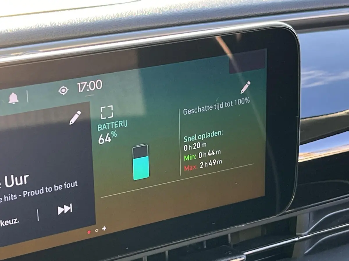 24kWh *La Prima 16” Two-Tone* CarPlay / 4x Assist