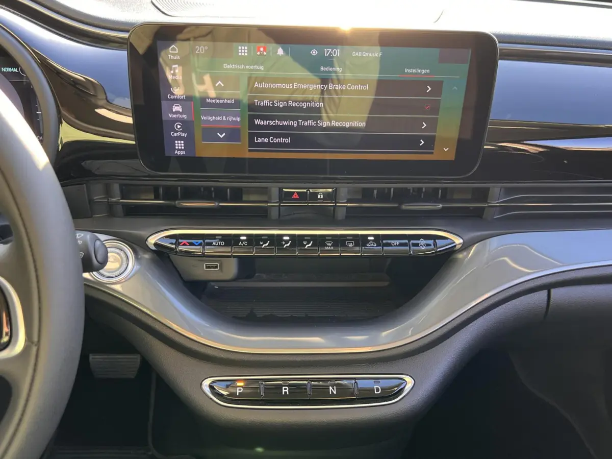 24kWh *La Prima 16” Two-Tone* CarPlay / 4x Assist