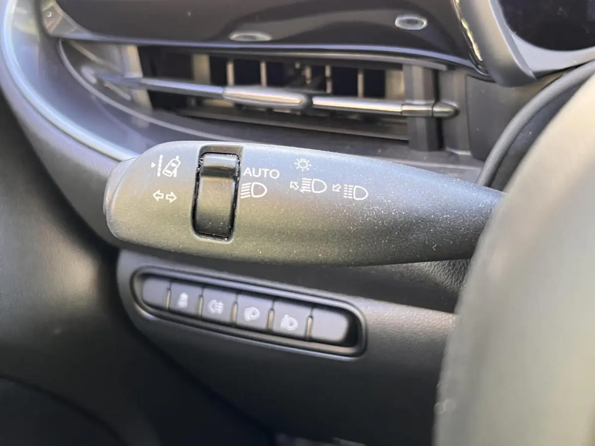 24kWh *La Prima 16” Two-Tone* CarPlay / 4x Assist