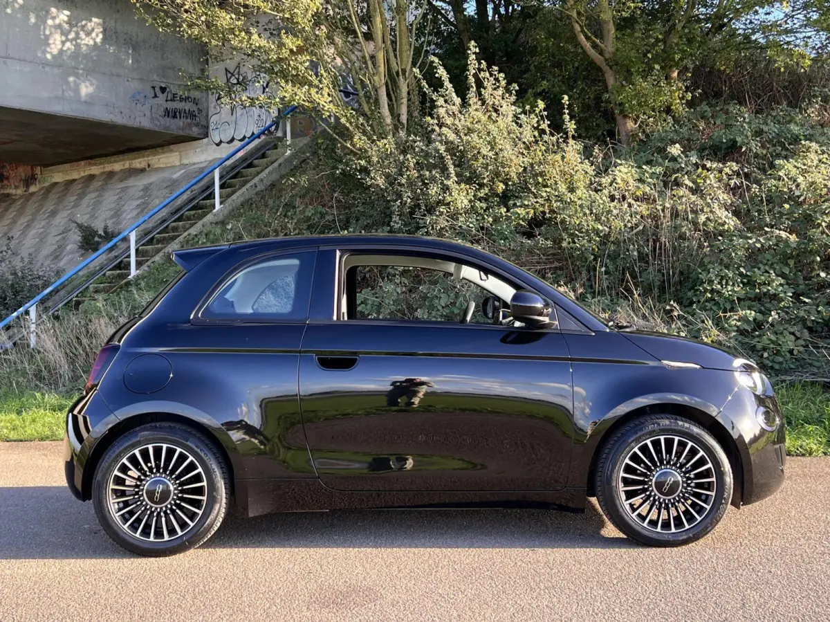 24kWh *La Prima 16” Two-Tone* CarPlay / 4x Assist