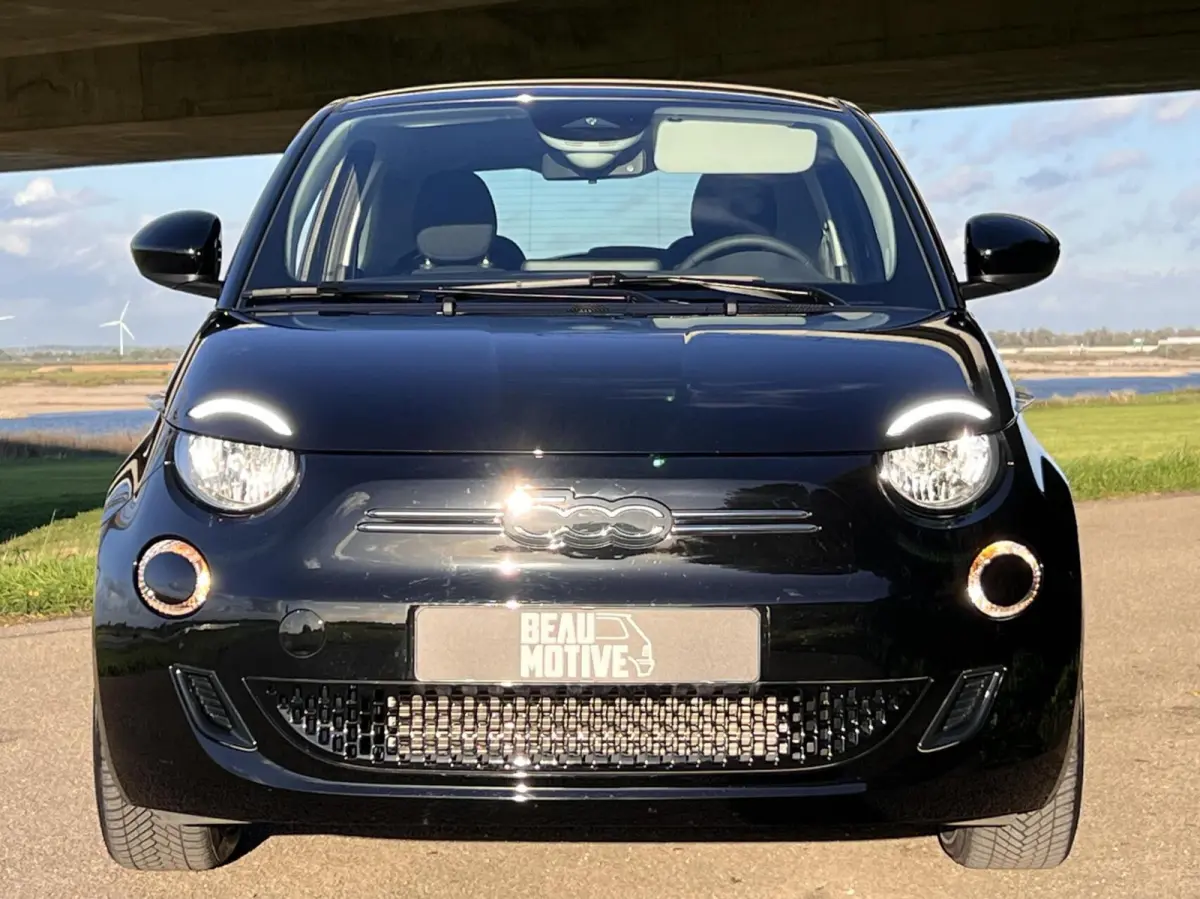 24kWh *La Prima 16” Two-Tone* CarPlay / 4x Assist