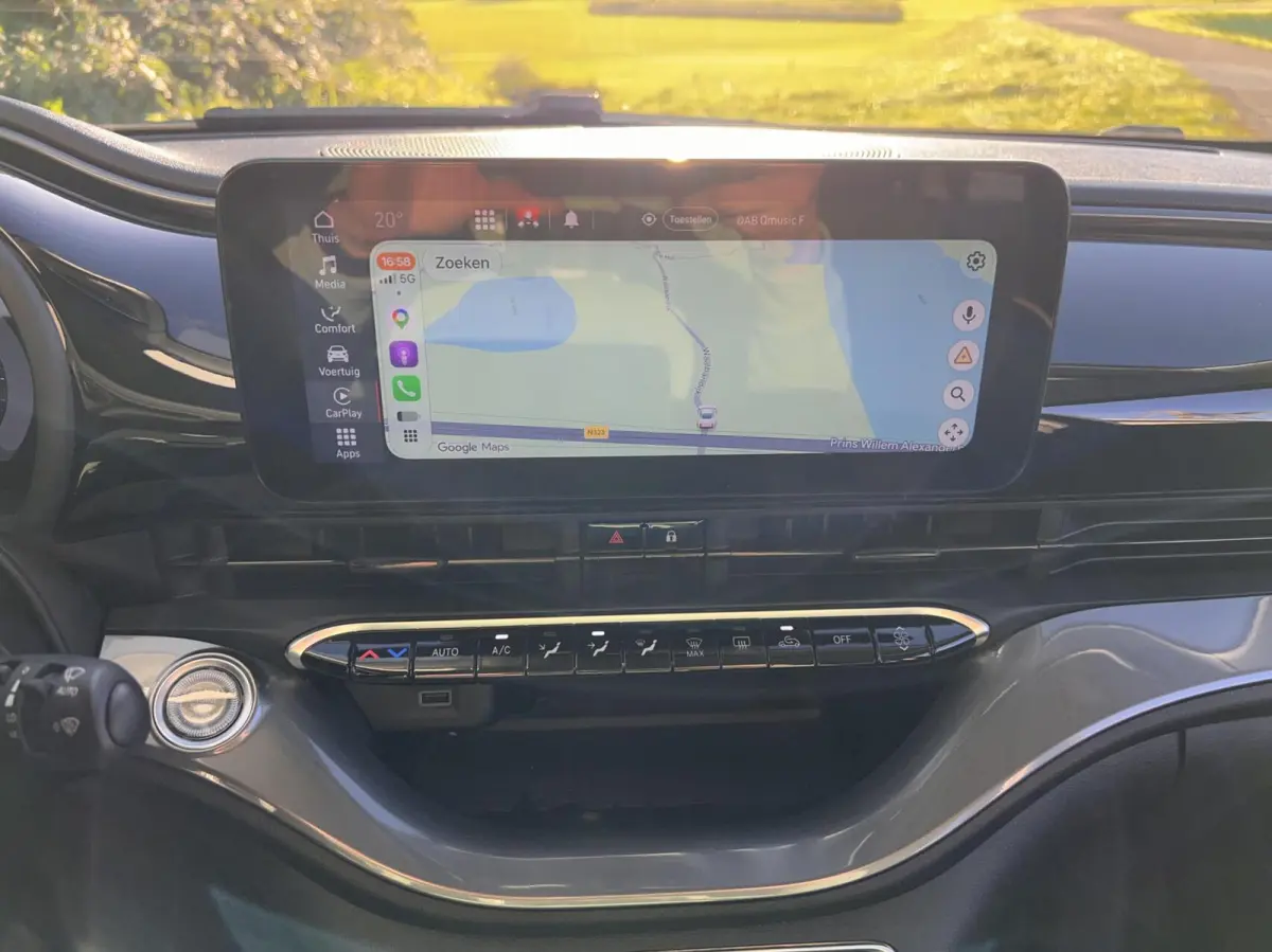 24kWh *La Prima 16” Two-Tone* CarPlay / 4x Assist