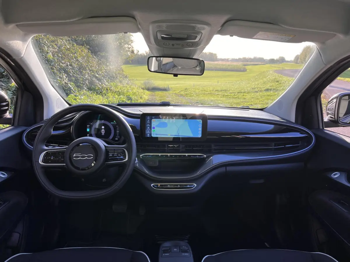 24kWh *La Prima 16” Two-Tone* CarPlay / 4x Assist