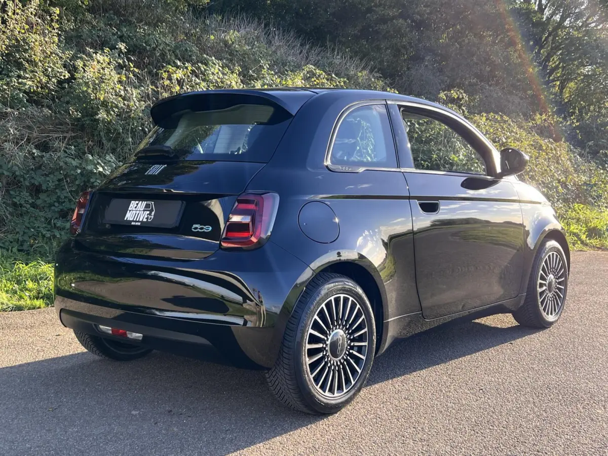 24kWh *La Prima 16” Two-Tone* CarPlay / 4x Assist