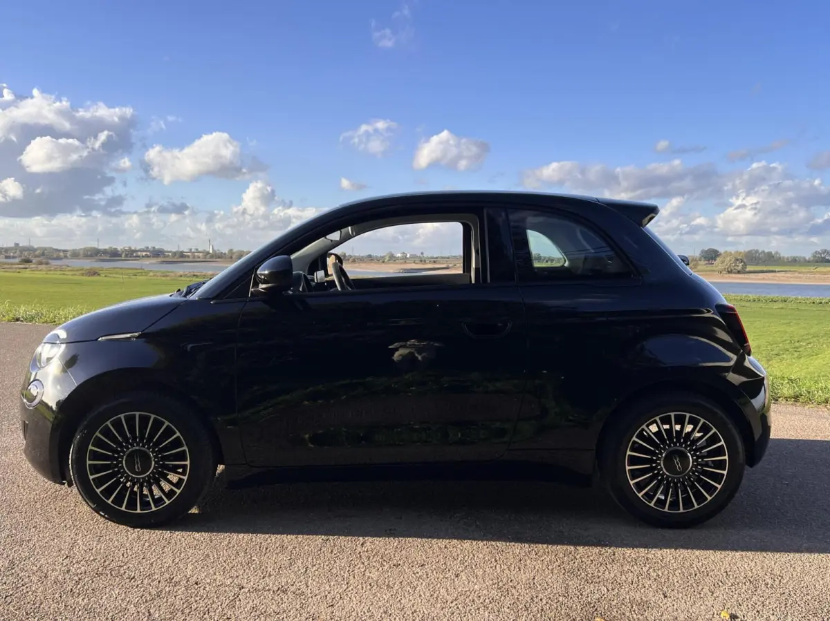 24kWh *La Prima 16” Two-Tone* CarPlay / 4x Assist