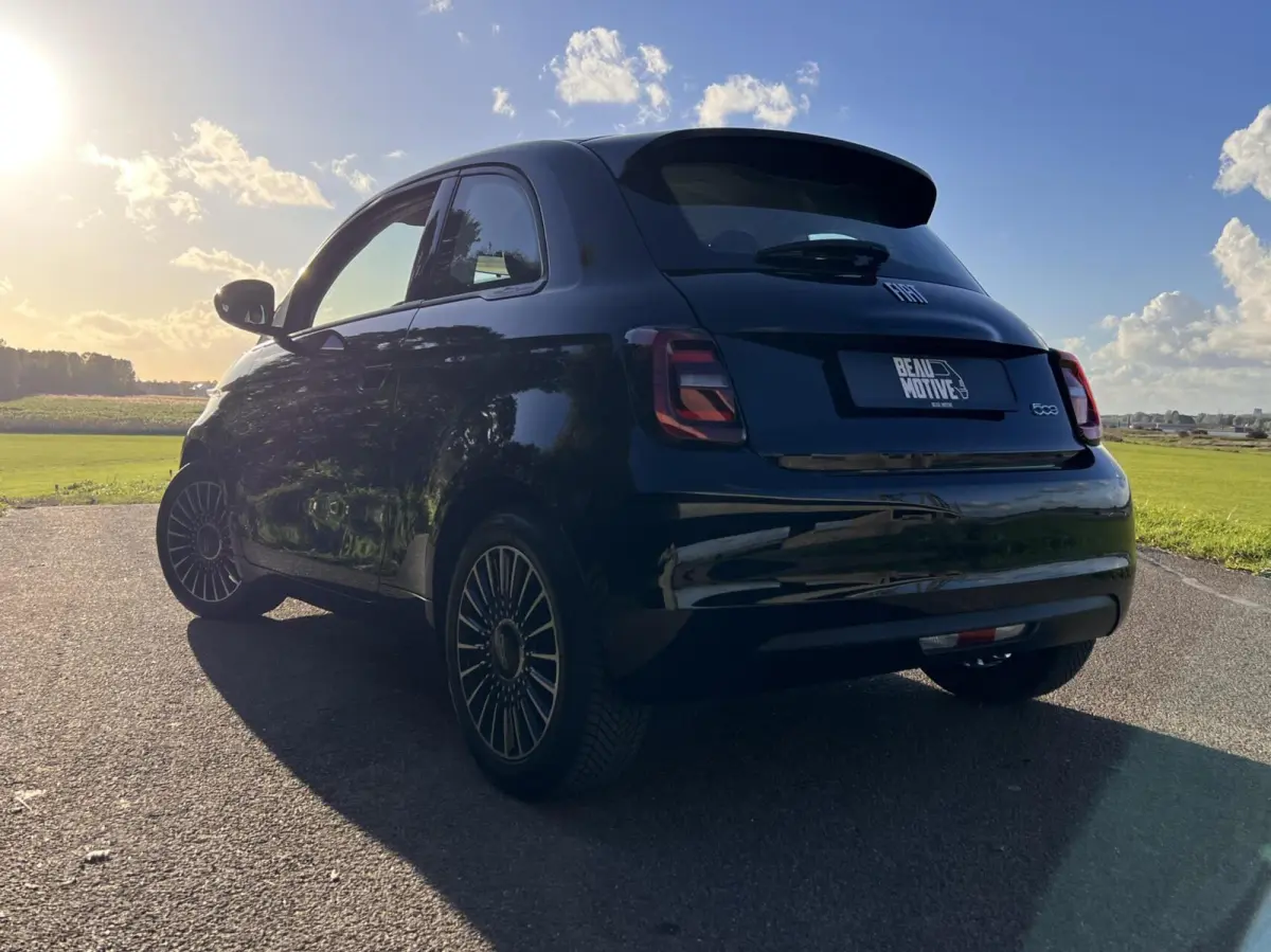 24kWh *La Prima 16” Two-Tone* CarPlay / 4x Assist