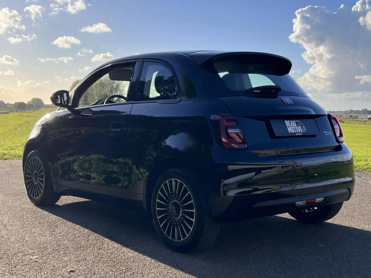 24kWh *La Prima 16” Two-Tone* CarPlay / 4x Assist