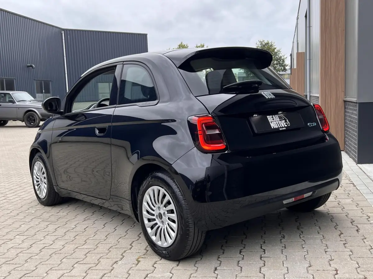 24kWh *La Prima 16” Two-Tone* CarPlay / 4x Assist