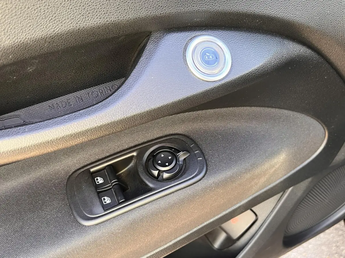24kWh *La Prima 16” Two-Tone* CarPlay / 4x Assist