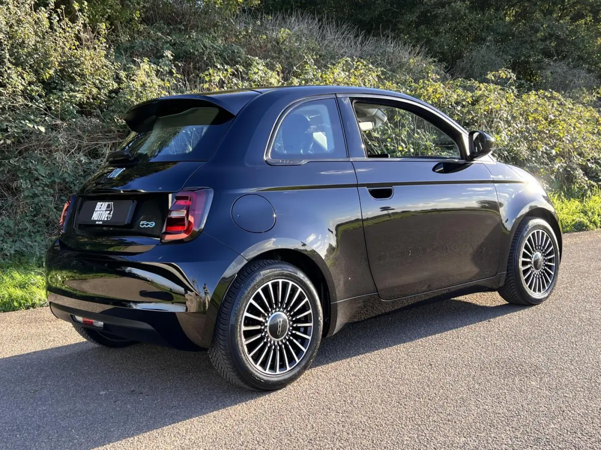 24kWh *La Prima 16” Two-Tone* CarPlay / 4x Assist