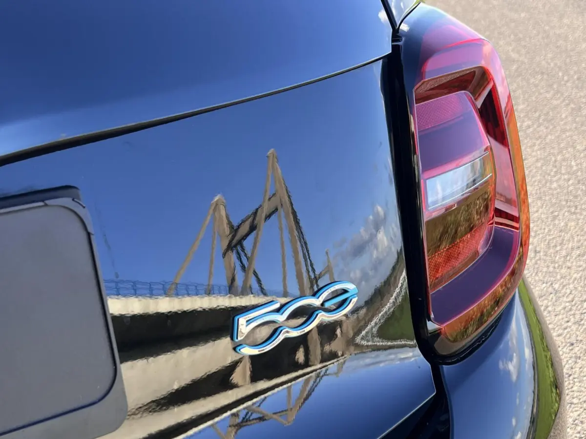 24kWh *La Prima 16” Two-Tone* CarPlay / 4x Assist