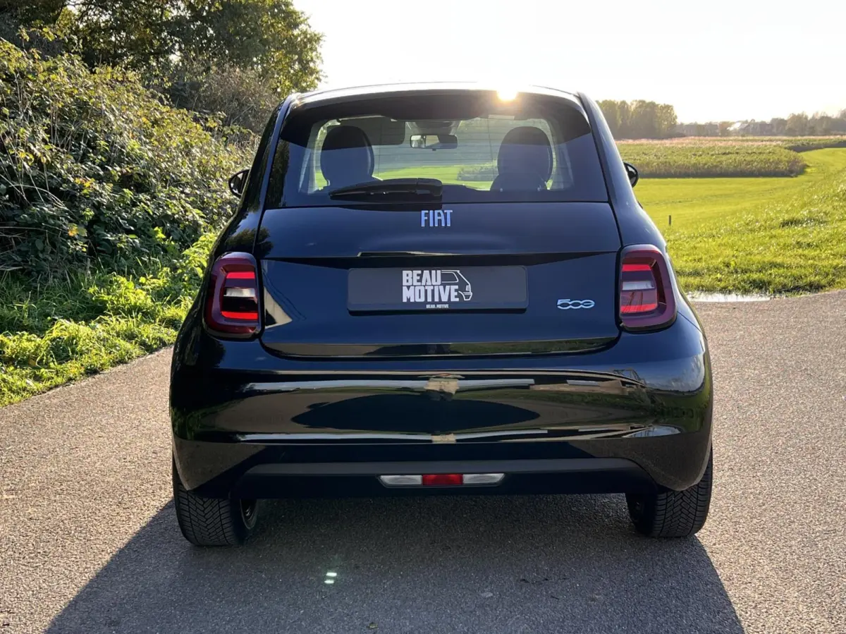 24kWh *La Prima 16” Two-Tone* CarPlay / 4x Assist