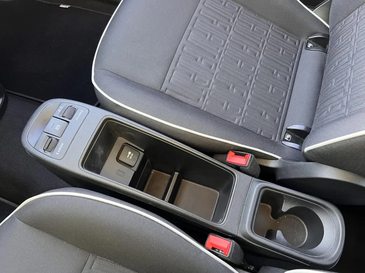 24kWh *La Prima 16” Two-Tone* CarPlay / 4x Assist