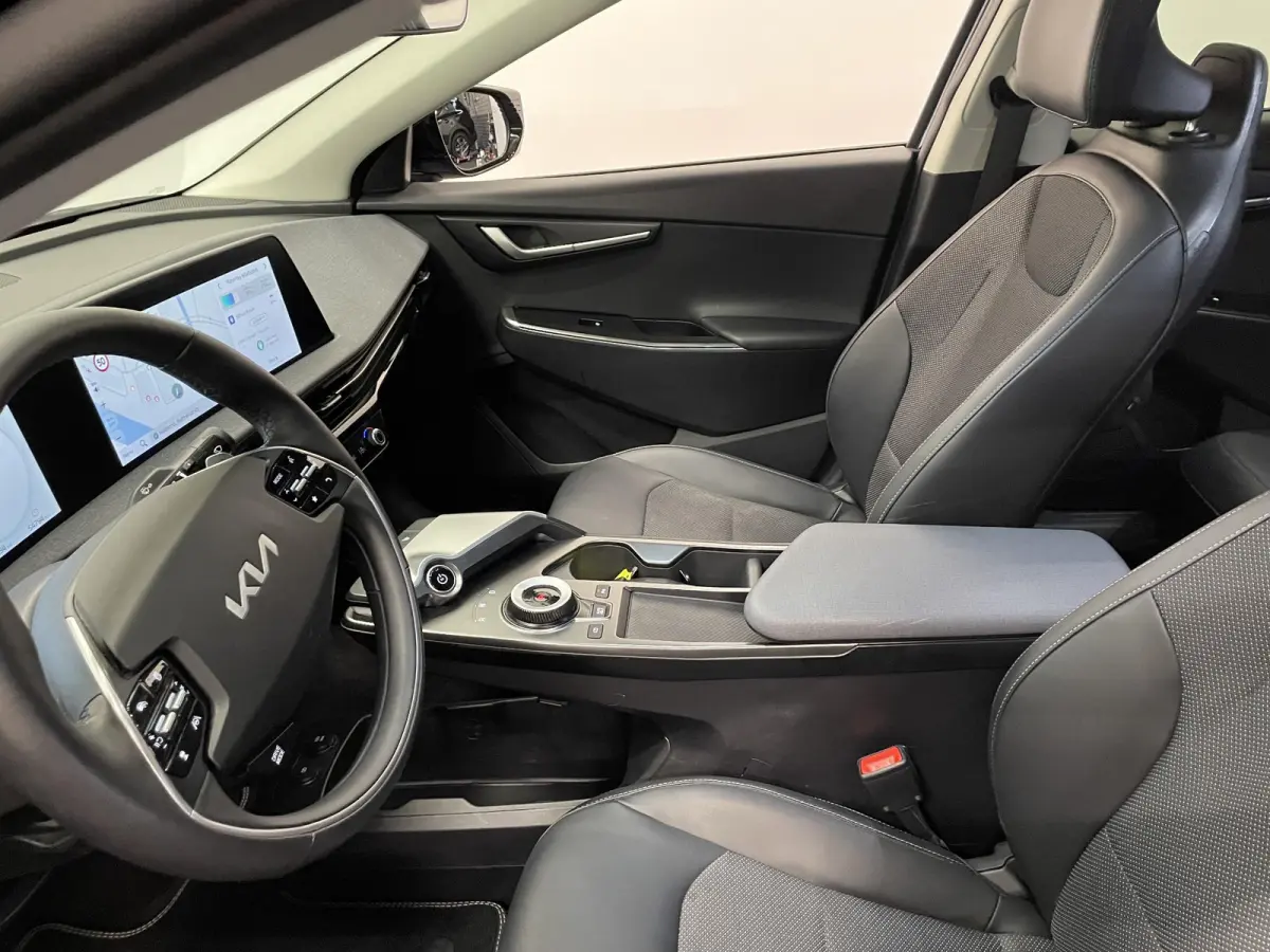 Air 58 kWh Airco Navigatie Carplay Adaptive Cruise Control Full LED Parkeersensoren Camera