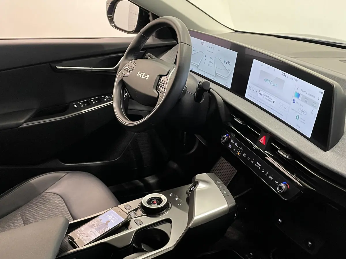 Air 58 kWh Airco Navigatie Carplay Adaptive Cruise Control Full LED Parkeersensoren Camera