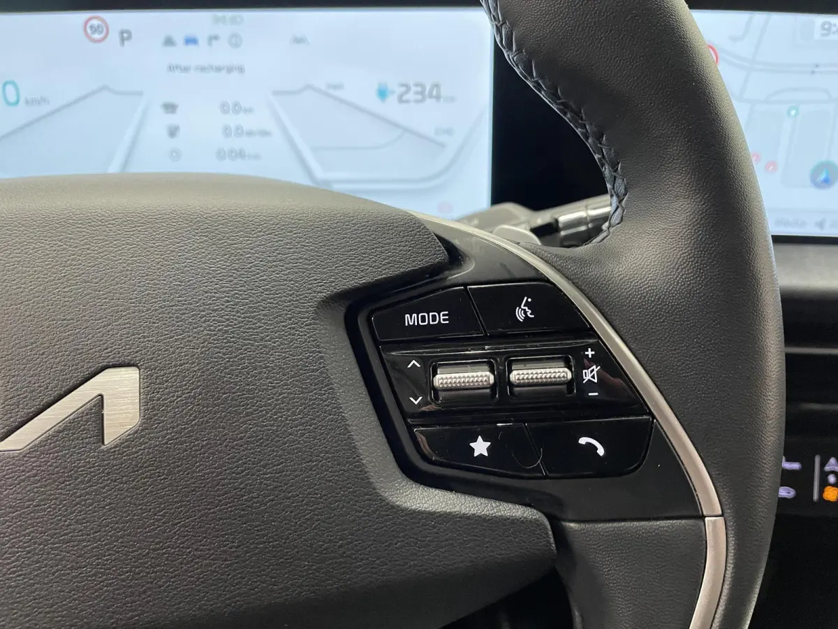Air 58 kWh Airco Navigatie Carplay Adaptive Cruise Control Full LED Parkeersensoren Camera